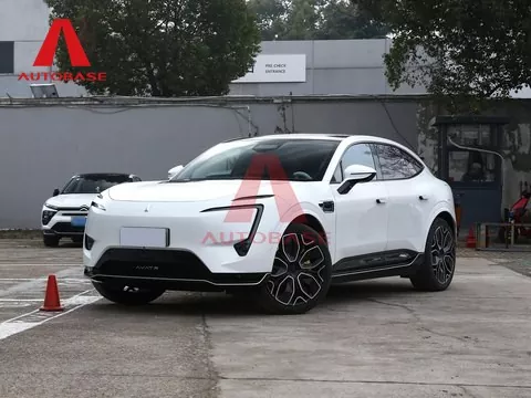 Avatr 11 هي سيارة تجمع بين الذكاء والرفاهية